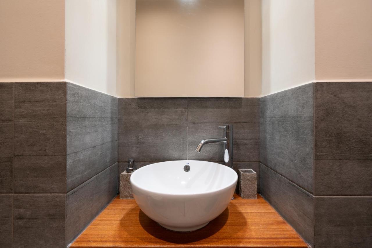 Classy Apartment In Koukaki, Walk To Metro & Acropolis Athens Ngoại thất bức ảnh