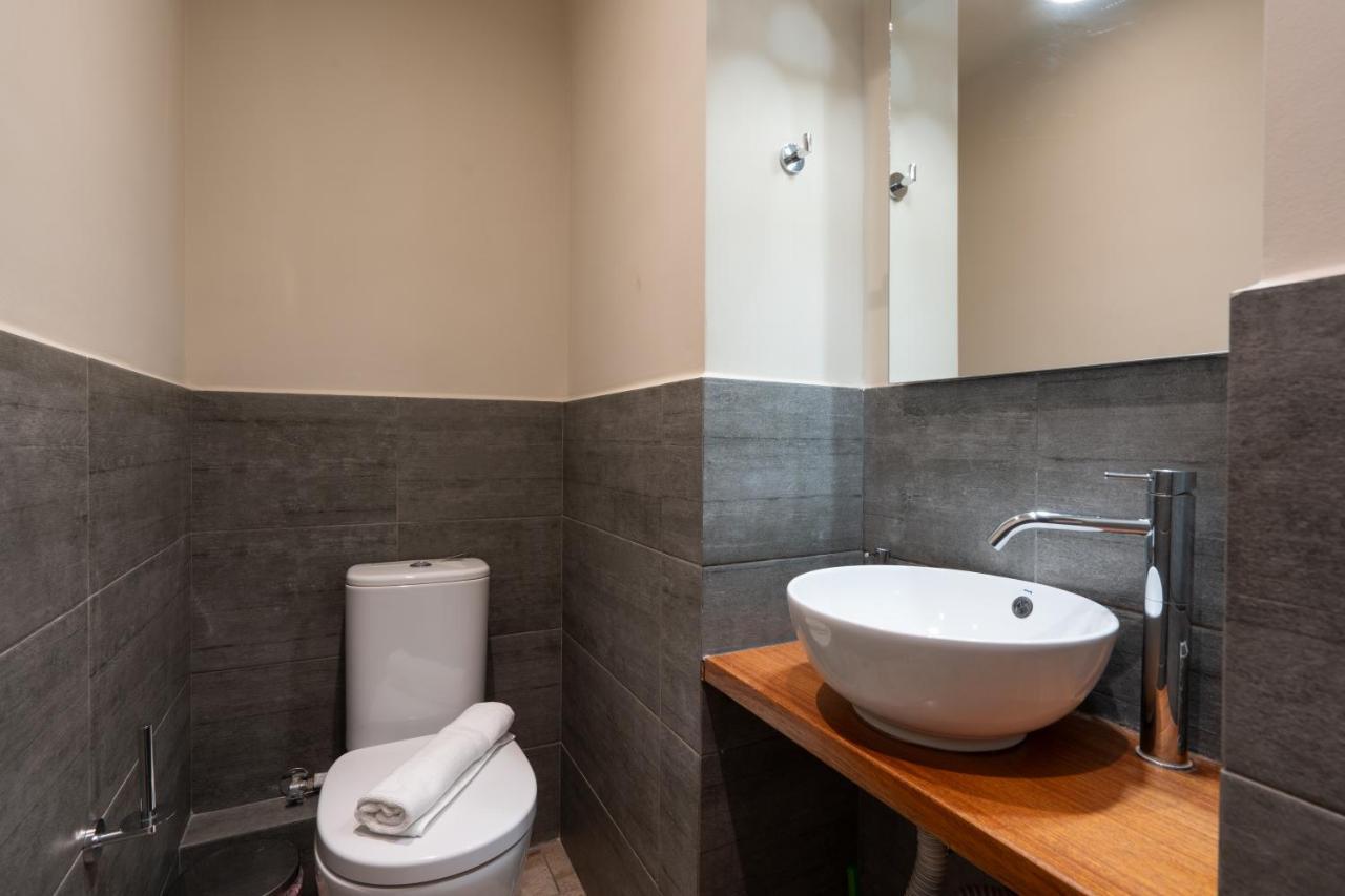 Classy Apartment In Koukaki, Walk To Metro & Acropolis Athens Ngoại thất bức ảnh